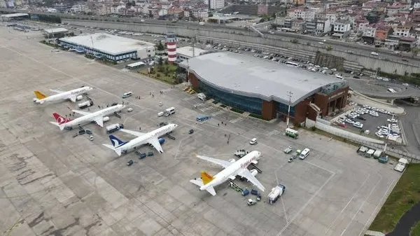 trabzon-havalimani-tum-zamanlarin-trafik-rekorunu-kirdi-21-agustosta-150-ucak-trafigine-ulasildi-1787417649392.jpg