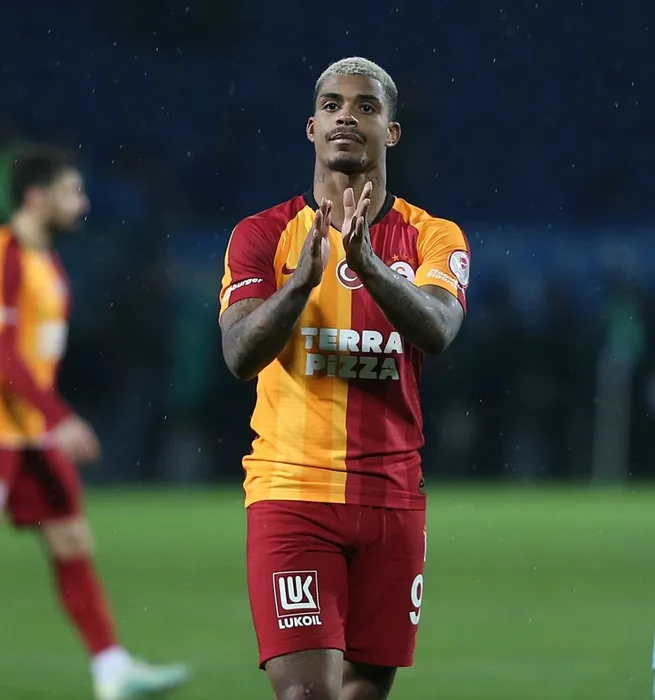 Son dakika: Galatasaray, Mario Lemina’ya kavuştu! İşte flaş transferin ilk görüntüsü...