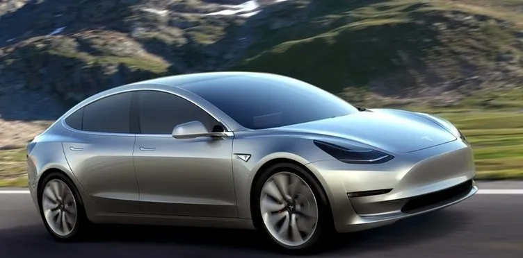 Tesla Model 3’ün ilk fotoğraflarını Elon Musk paylaştı