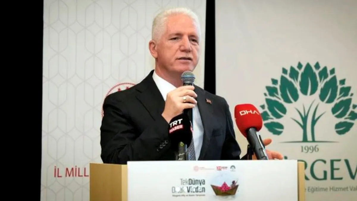 Gazze temalı afiş ve resim yarışmasında dereceye giren öğrenciler ödüllendirildi Gazze temalı afiş ve resim yarışmasında dereceye giren öğrenciler ödüllendirildi