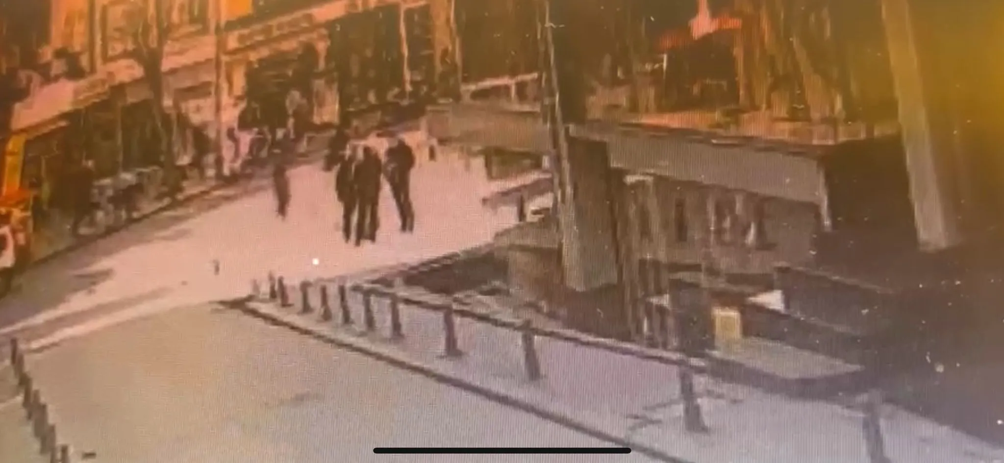 Son dakika | Fatih’teki kurye cinayetinin görüntüleri ortaya çıktı! Sokak ortasında vahşet: Yurt dışına kaçma hazırlığı yapmışlar… Son dakika | Fatih’teki kurye cinayetinin görüntüleri ortaya çıktı! Sokak ortasında vahşet: Yurt dışına kaçma hazırlığı yapmışlar…