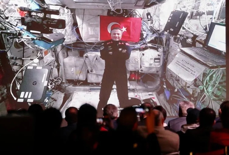 ISS’nin 25 yıllık tarihinde bir ilk! Alper Gezeravcı’nın samimi açıklamaları dikkat çekti