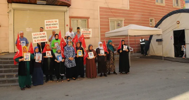 Diyarbakır annelerinin evlat nöbeti 5’inci yılına girdi Diyarbakır annelerinin evlat nöbeti 5’inci yılına girdi
