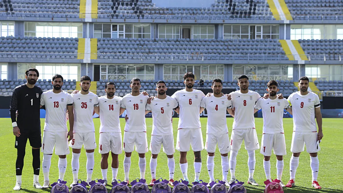 İran Milli Takımı’ndan ölen çocuklar için sırt çantalı mesaj! İran Milli Takımı’ndan ölen çocuklar için sırt çantalı mesaj!