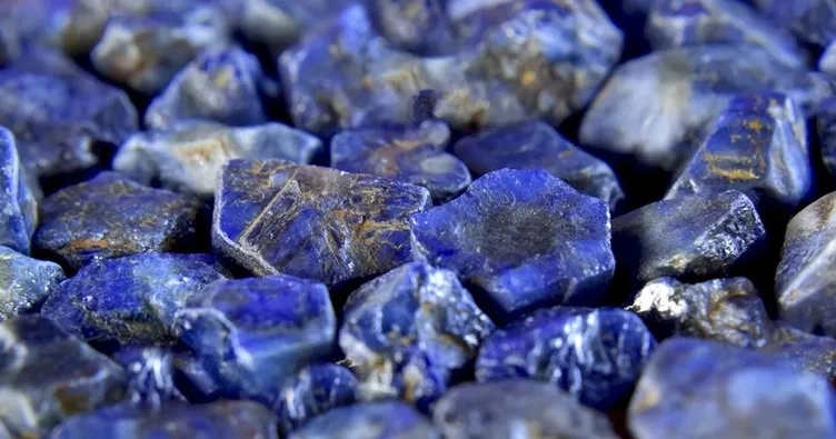Lapis Lazuli Taşı Faydaları Ve Özellikleri Nelerdir? Lapis Lazuli Taşı Ne İşe Yarar, Nasıl Temizlenir?