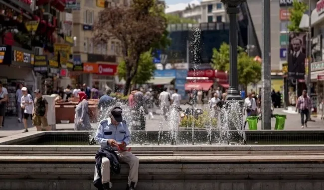 son-dakia-meteoroloji-uyardi-sicak-hava-dalgasi-geliyor-termometreler-32-dereceyi-gorecek-1761891807279.jpg