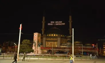 Taksim Camii’nde Ramazan mahyası yakıldı