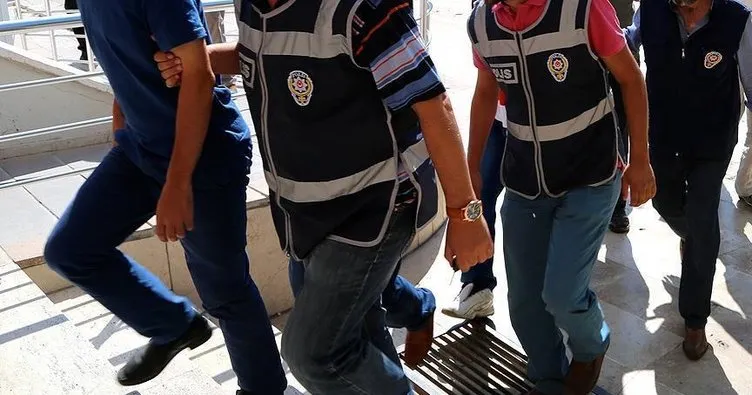 İzmir merkezli FETÖ/PDY operasyonu: 20 gözaltı
