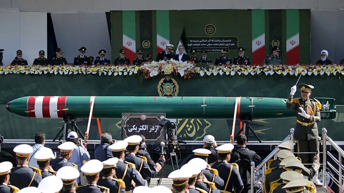 İran’dan gövde gösterisi! Yerli üretim balistik füze görüntülendi İran’dan gövde gösterisi! Yerli üretim balistik füze görüntülendi