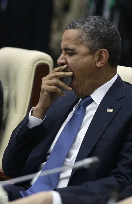 Yorgun Obama sürekli esnedi