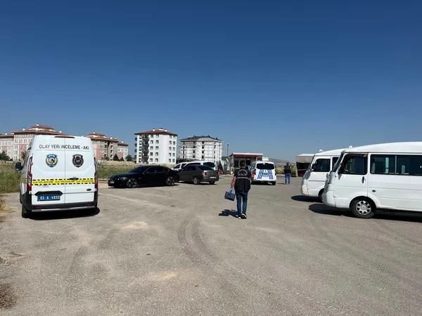 afyonkarahisarda-minibus-duraginda-kanli-hesaplasma-1783944726764.jpg
