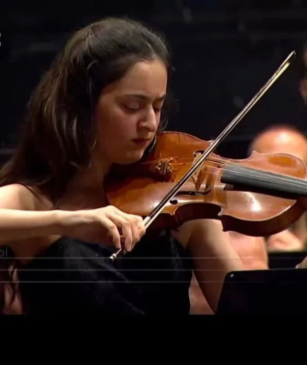 dunya-3su-keman-sanatcisi-lacinin-organlari-3-kisiye-hayat-oldu-1739021459228.jpg