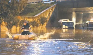 Minibüse bindi, botla indi