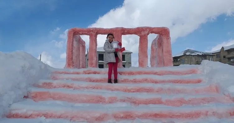 Kızı için kardan Anıtkabir yaptı