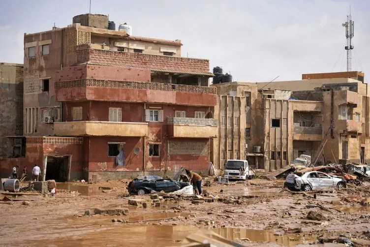 Libya’daki felaketin en korkunç görüntüleri! Sel böyle geldi: Cesetler Akdeniz'e sürükleniyor!