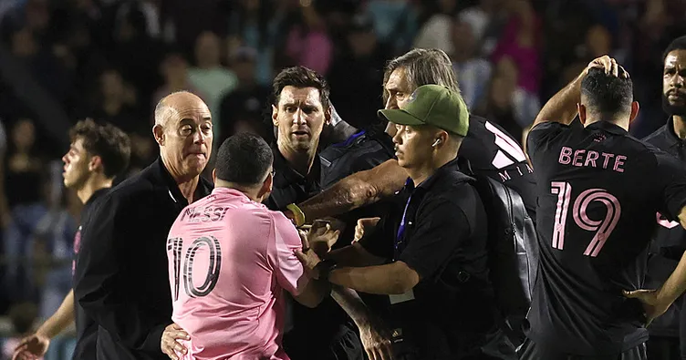 Taraftarlar, Lionel Messi’ye zor anlar yaşattı!