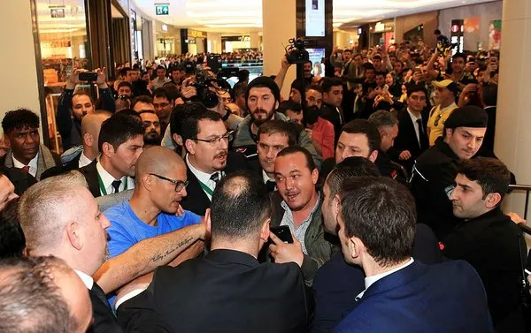 Alex'ten sert gönderme Alex koşmuyor deyip işin içinden sıyrılırsanız...