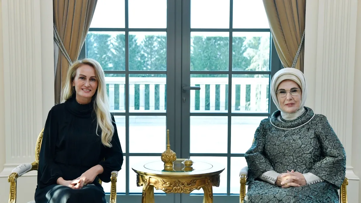 Emine Erdoğan, KKTC Cumhurbaşkanı’nın eşi Erhürman ile bir araya geldi Emine Erdoğan, KKTC Cumhurbaşkanı’nın eşi Erhürman ile bir araya geldi