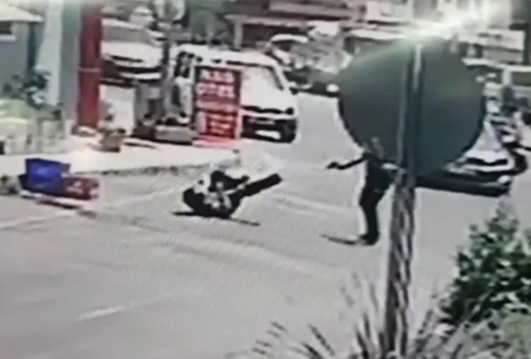 Son dakika: Antalya'da saldırgan dehşet saçtı! Yaralı polis böyle etkisiz hale getirdi! Saniye saniye o anlar...