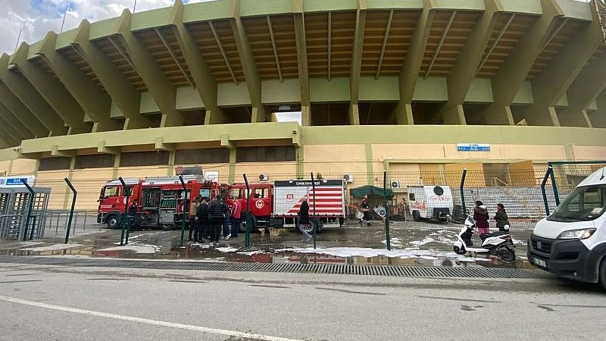 İzmir Atatürk Stadyumu'nun altındaki salonda yangın