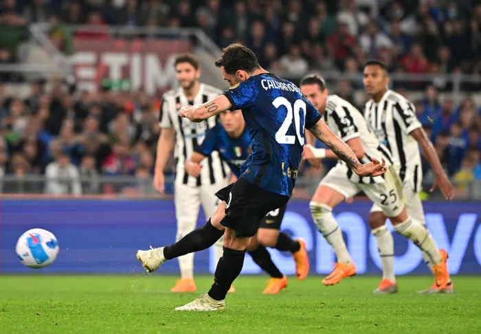 hakan-calhanoglu-penaltisiyla-italya-basinini-buyuledi-1652363716600.jpg