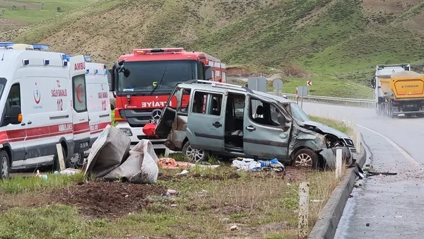 erzincan-erzurum-karayolunda-kaza-7-kisi-yaralandi-1779552315358.jpg