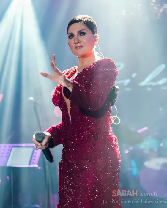 54 yaşındaki Sibel Can bu kez iltifat yağmuruna tutuldu! Kırmızı elbisesiyle göz kamaştırdı Nihayet güzel bir kıyafet