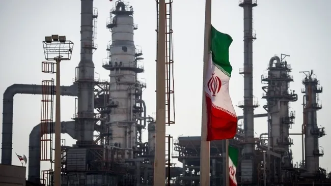 abd-iran-petrolunun-satisina-gecici-olarak-izin-veren-lisansi-iptal-etti-1783454320966.jpg ABD, İran petrolünün satışına geçici olarak izin veren lisansı iptal etti!