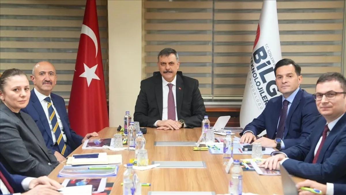 İçişleri Bakanı Çiftçi, Bilgi Teknolojileri Genel Müdürlüğünü ziyaret etti İçişleri Bakanı Çiftçi, Bilgi Teknolojileri Genel Müdürlüğünü ziyaret etti