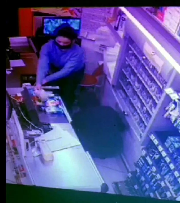 Avcılar’da yaşanan bir market soygunu kameraya yansıdı!