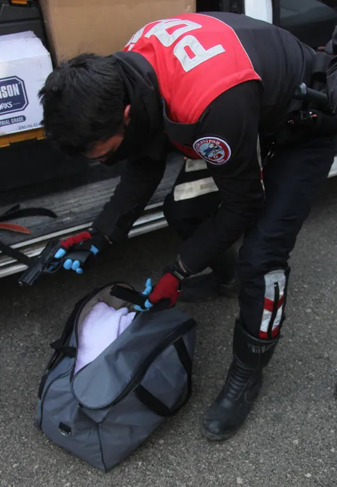 Adana şok operasyon! Ticari araçtan cephanelik çıktı