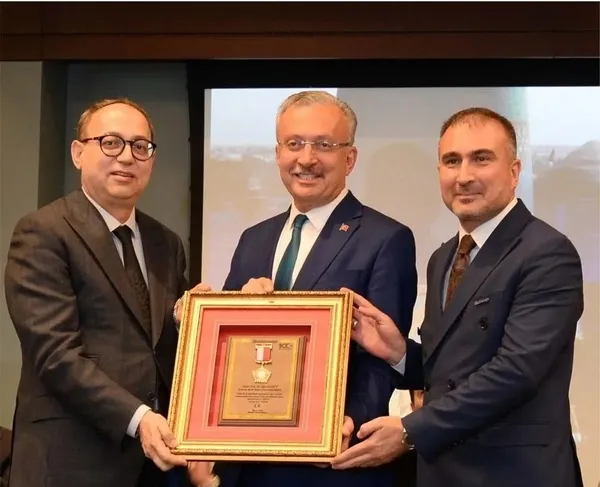 rektor-levente-avrasya-hizmet-odulu-1717657989913.jpg
