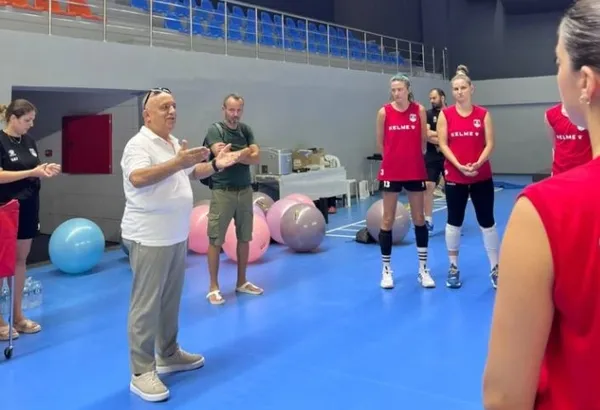 bahcelievler-belediyesi-kadin-voleybol-takimi-sultanlar-liginde-firtina-gibi-esiyor-1728919361439.jpg