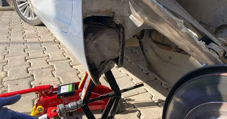 Lüks araçtaki 32 paket eroini yakaladı