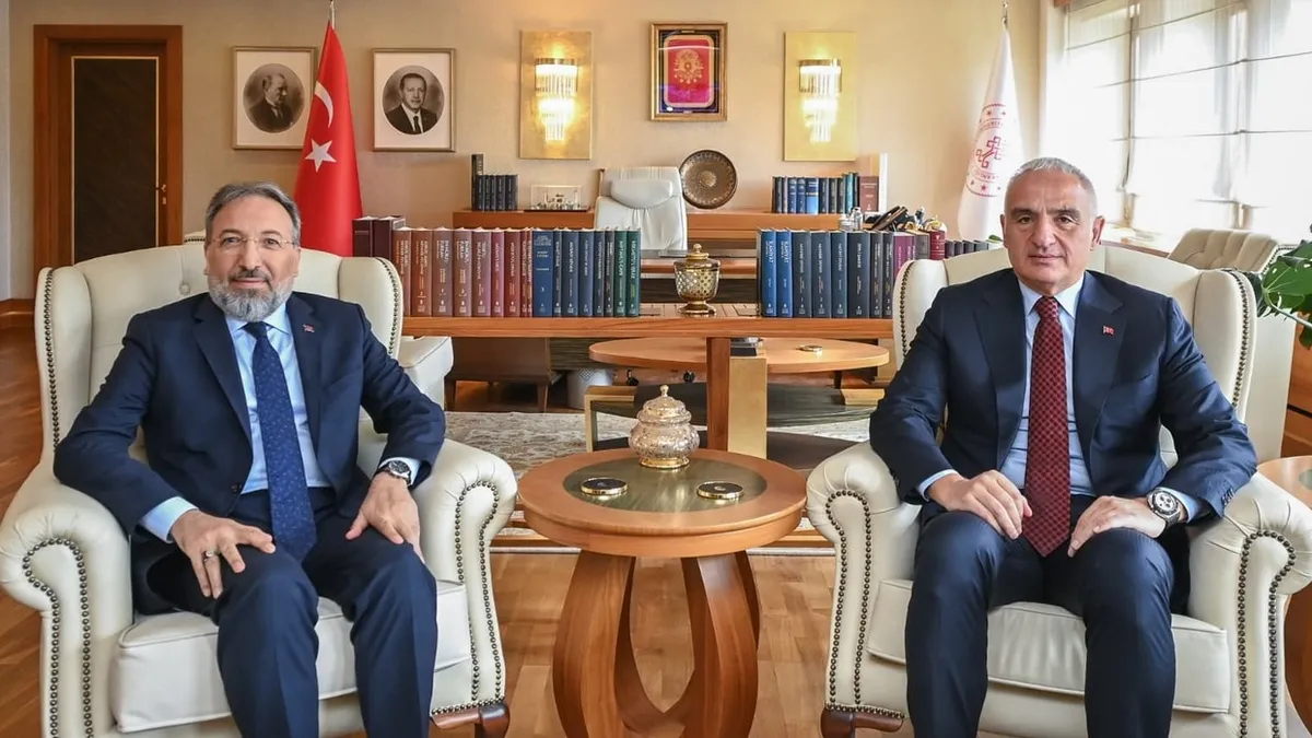 Bakan Ersoy, Diyanet İşleri Başkanı Safi Arpaguş ile görüştü: Cami restorasyonları, Ayasofya ve Hac başlıkları masaya yatırıldı Bakan Ersoy, Diyanet İşleri Başkanı Safi Arpaguş ile görüştü: Cami restorasyonları, Ayasofya ve Hac başlıkları masaya yatırıldı