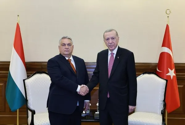 turk-devlet-liderleri-turk-devri-sloganiyla-astanada-baskan-erdogan-kazakistanda-pes-pese-kritik-temaslar-1698933287916.jpeg