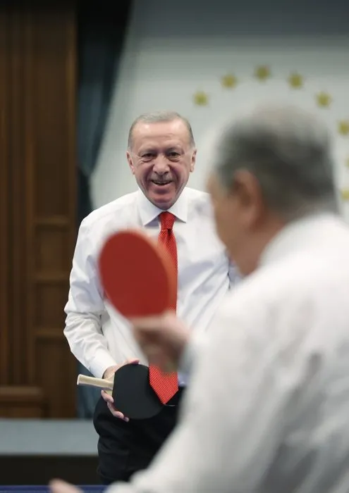 Başkan Erdoğan ve Kazakistan Cumhurbaşkanı Tokayev masa tenisi oynadı