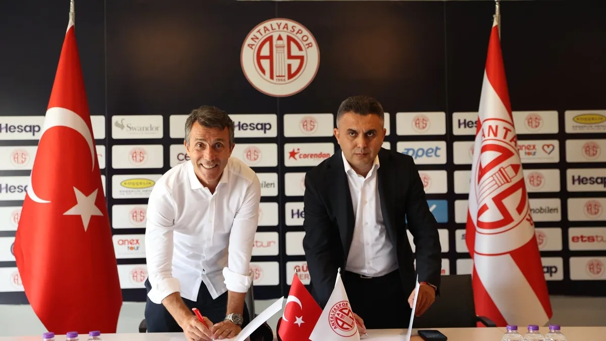 Antalyaspor, Bülent Korkmaz ile sözleşme imzaladı! Antalyaspor, Bülent Korkmaz ile sözleşme imzaladı!