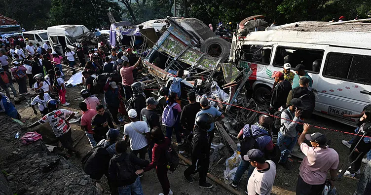 Kolombiya’da kara yolu kana bulandı: Bombalı saldırıda 14 kişi can verdi