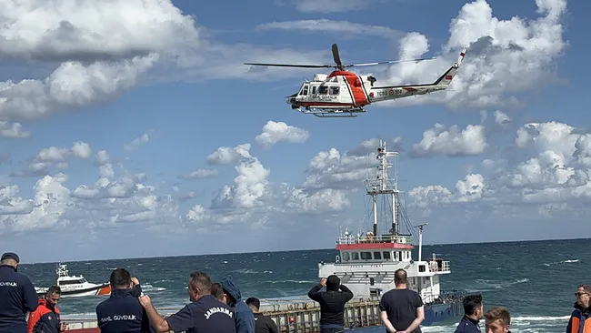 SON DAKİKA... Kocaeli'de kuru yük gemisi karaya oturdu! Nefes kesen operasyon: 7 mürettebat helikopterle kurtarıldı!