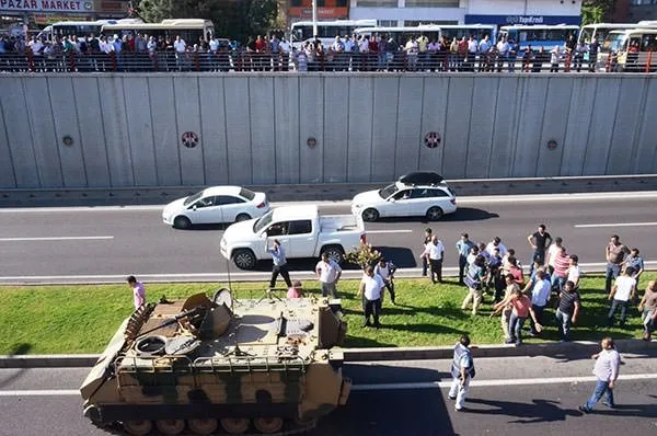 Malatya’da askeri linçten polis kurtardı