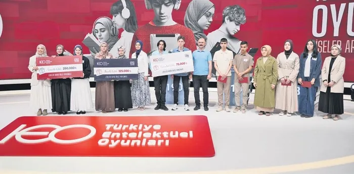 entelektuel-final-gururu-oyunlarinda-1781551600847.jpeg