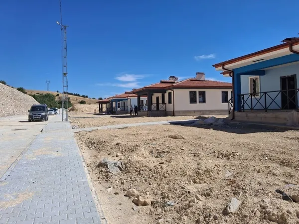 elazigda-12-deprem-konutu-hak-sahiplerine-teslim-edildi-1790171680430.jpg