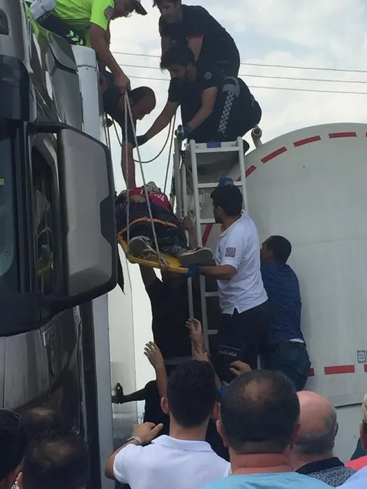 İntihar için çıktıÄı üst geçitte bayılıp, TIR'ın üzerine düÅtü