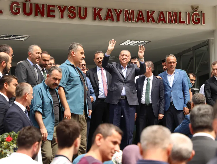 Başkan Erdoğan'a Rize ve Trabzon'da vatandaşlardan yoğun ilgi