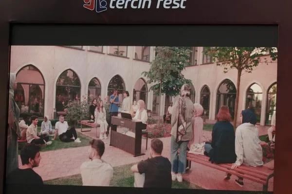 ihu-mutevelli-heyeti-tercihfestte-aday-ogrencilerle-bulustu-1785613536637.jpg