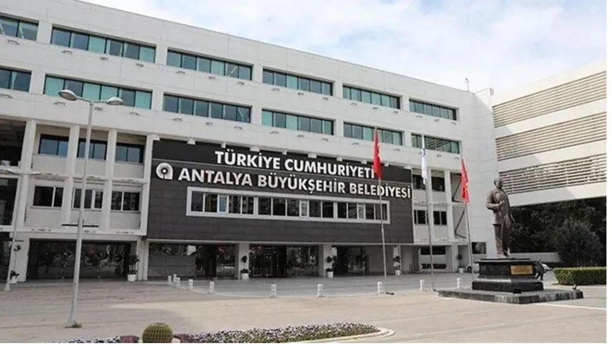 SON DAKİKA... CHP'li Antalya Büyükşehir Belediyesi'ne operasyon! 34 kişi hakkında gözaltı kararı verildi