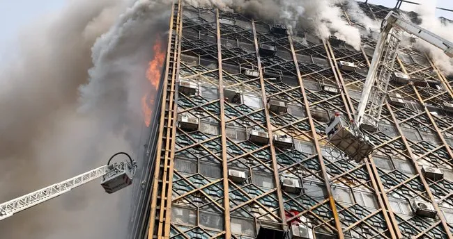 İran’da yangın çıkan 15 katlı bina çöktü