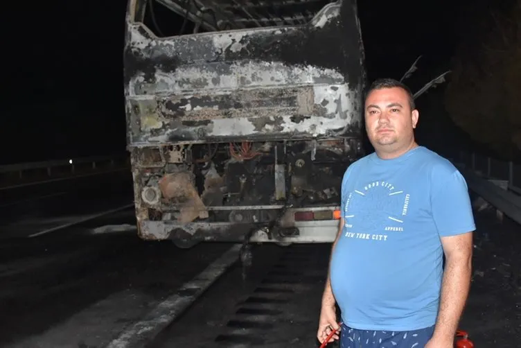 Çeşme’de tur otobüsü yandı