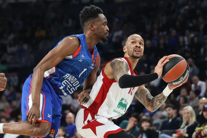 anadolu-efes-emporio-armani-milani-maglup-etti-1706907211208.jpg